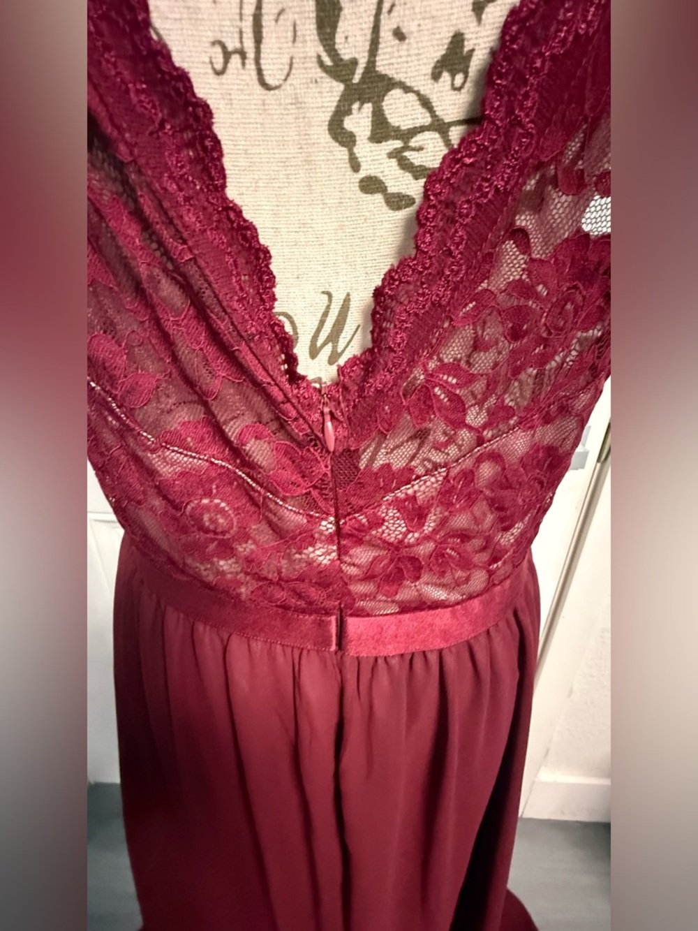 MIUSOL Burgundy Lace Maxi Dress Size XLFormal Evening Gown with Train Minor Flaw - Picture 6 of 11
